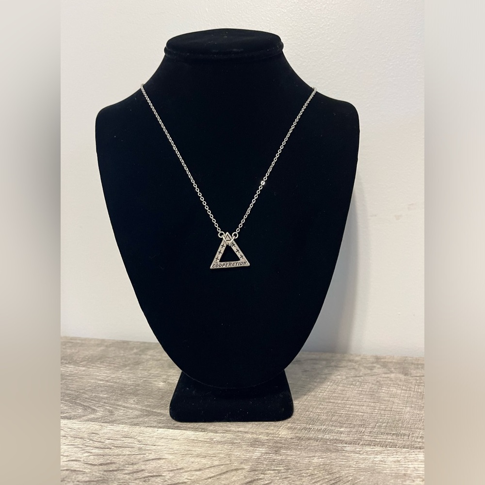 Cooperation necklace